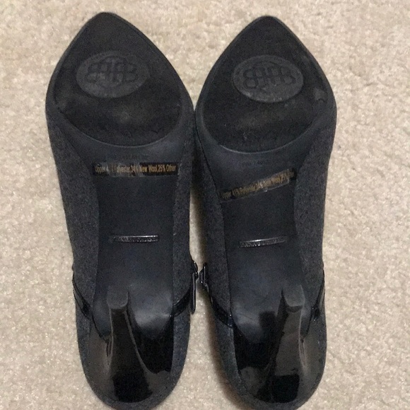 Dana Buchman pump with ankle strap. Size 8.5 - Picture 5 of 6